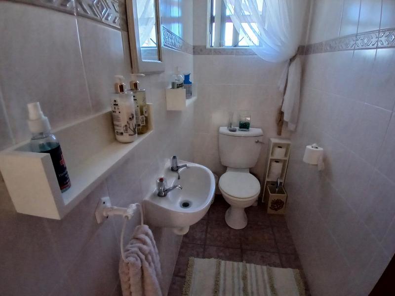 5 Bedroom Property for Sale in Stilbaai Wes Western Cape